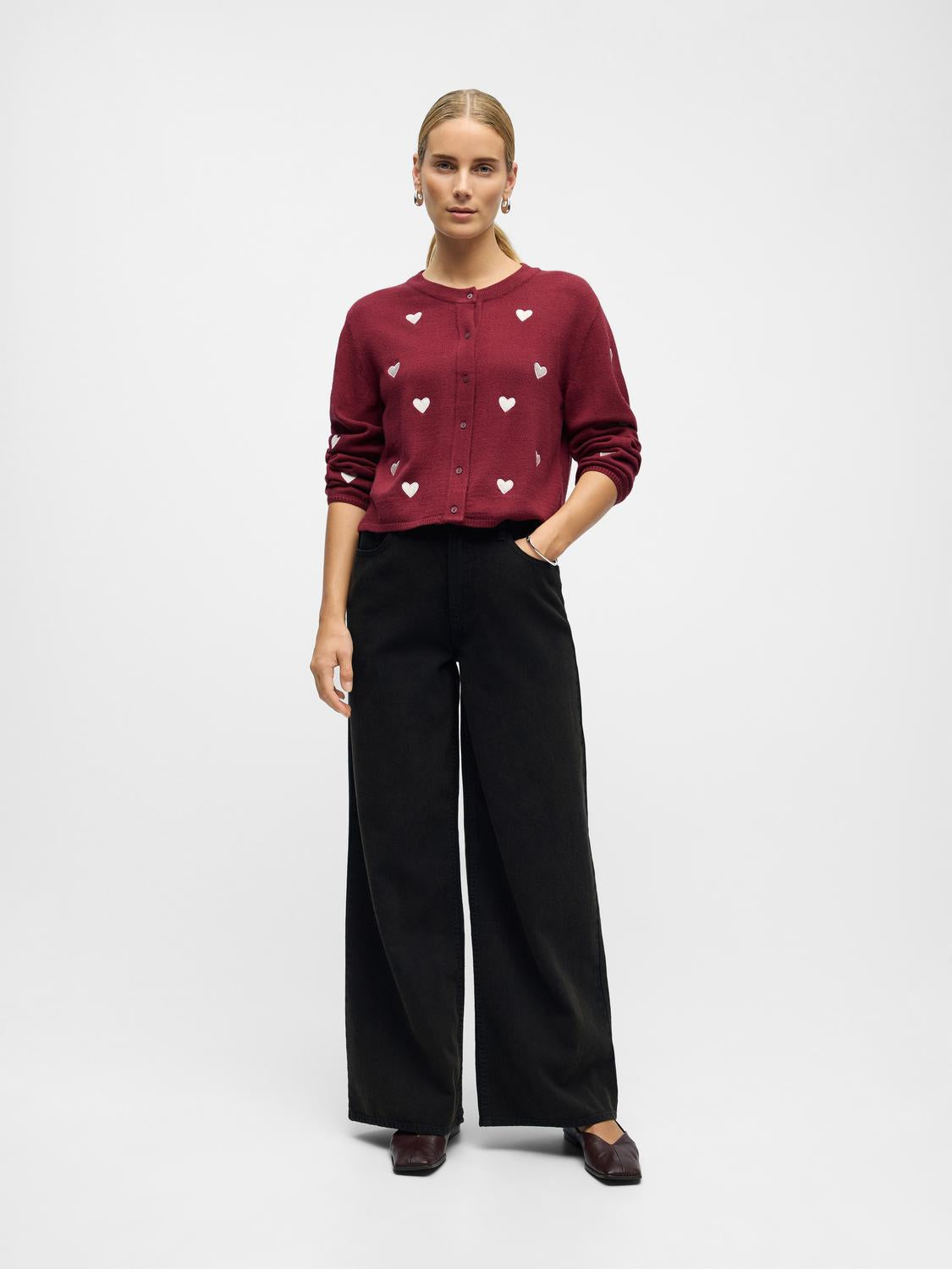 model_shot-front_full